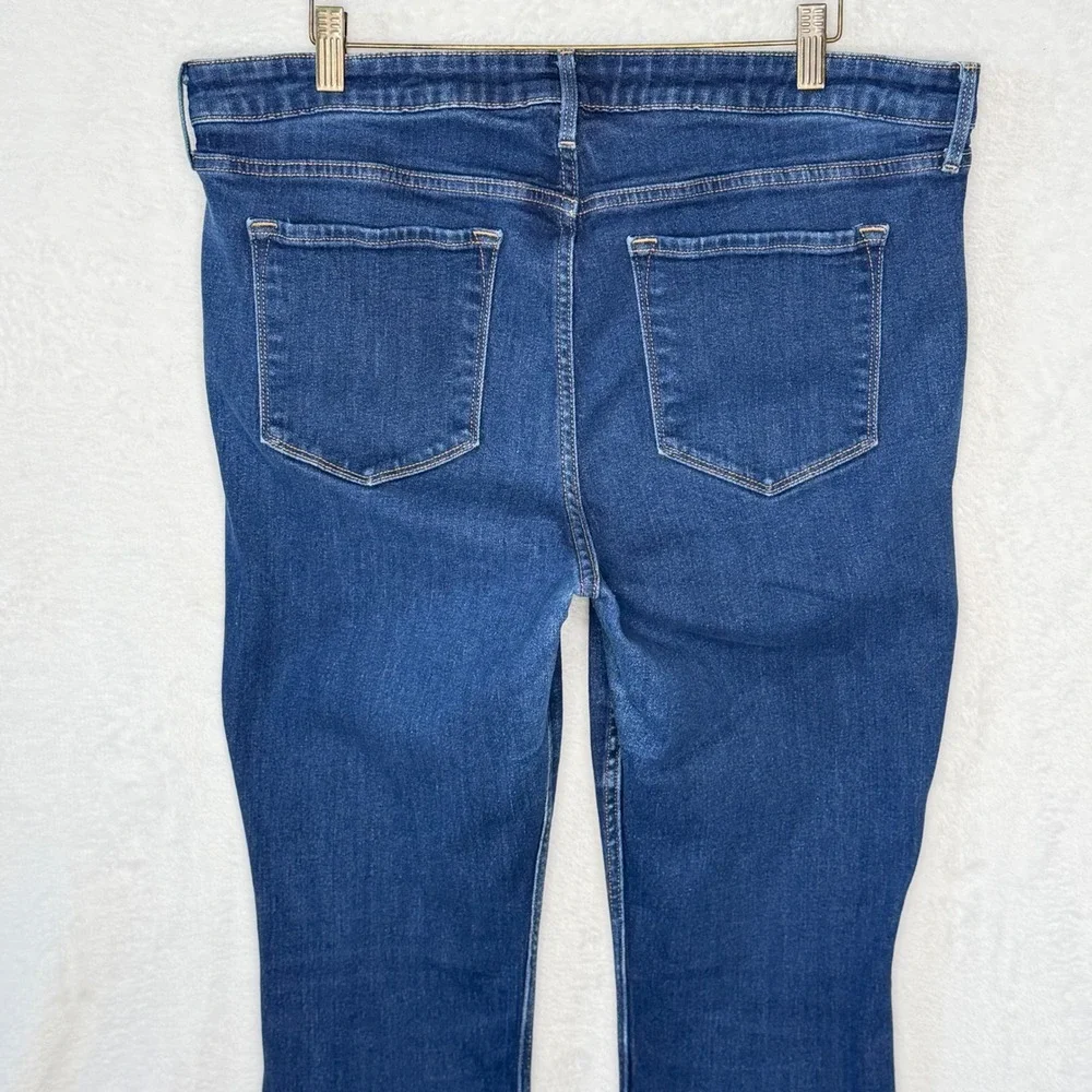 Old Navy Women 18 Blue Wow Boot-Cut Mid-Rise Dark Wash Stretch Denim Jeans